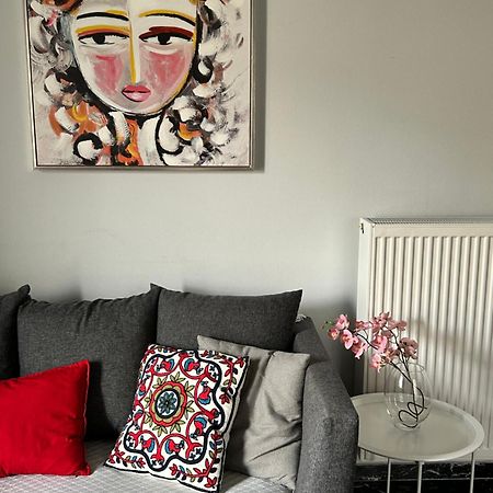 Beautiful Apartment Next To Metro Station Афины Экстерьер фото