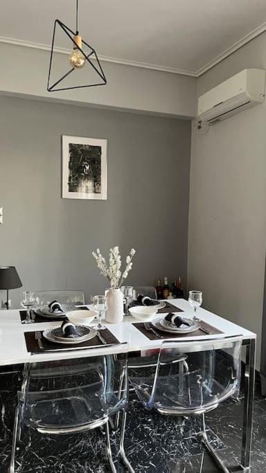 Beautiful Apartment Next To Metro Station Афины Экстерьер фото