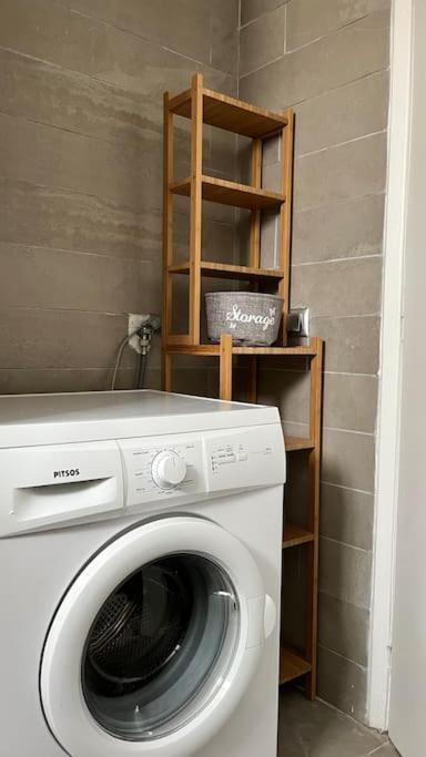 Beautiful Apartment Next To Metro Station Афины Экстерьер фото