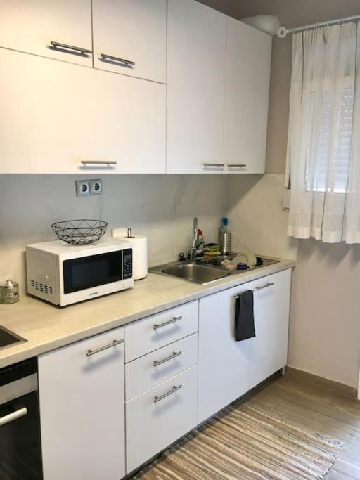 Beautiful Apartment Next To Metro Station Афины Экстерьер фото